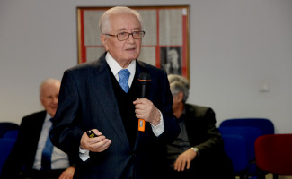 TÜBA Şeref Üyesi Prof. Dr. Sadık Kakaç’a ‘Luikov Madalyası’…