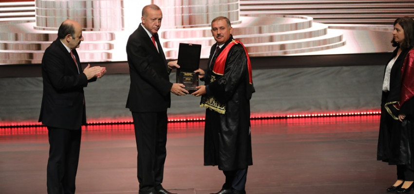 TÜBA Asosye Üyesi Prof. Dr. İsmail Koyuncu’ya “YÖK 2019 Üstün Başarı Ödülü”