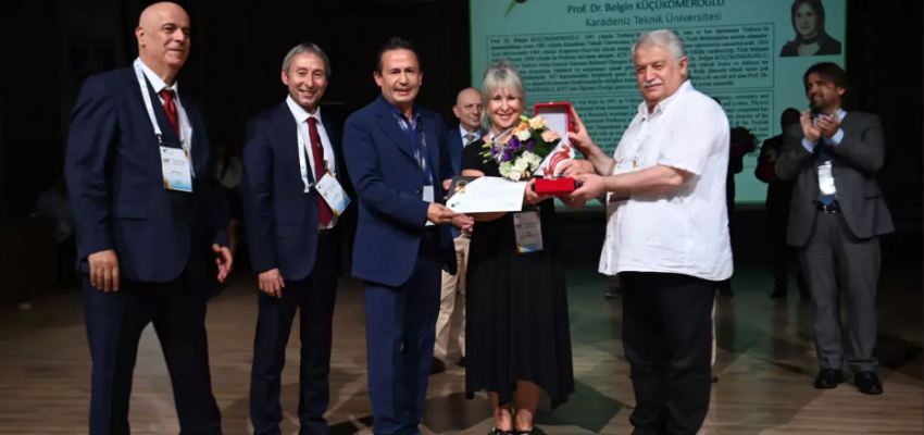 Award to President Şeker from Turkish Physical Society